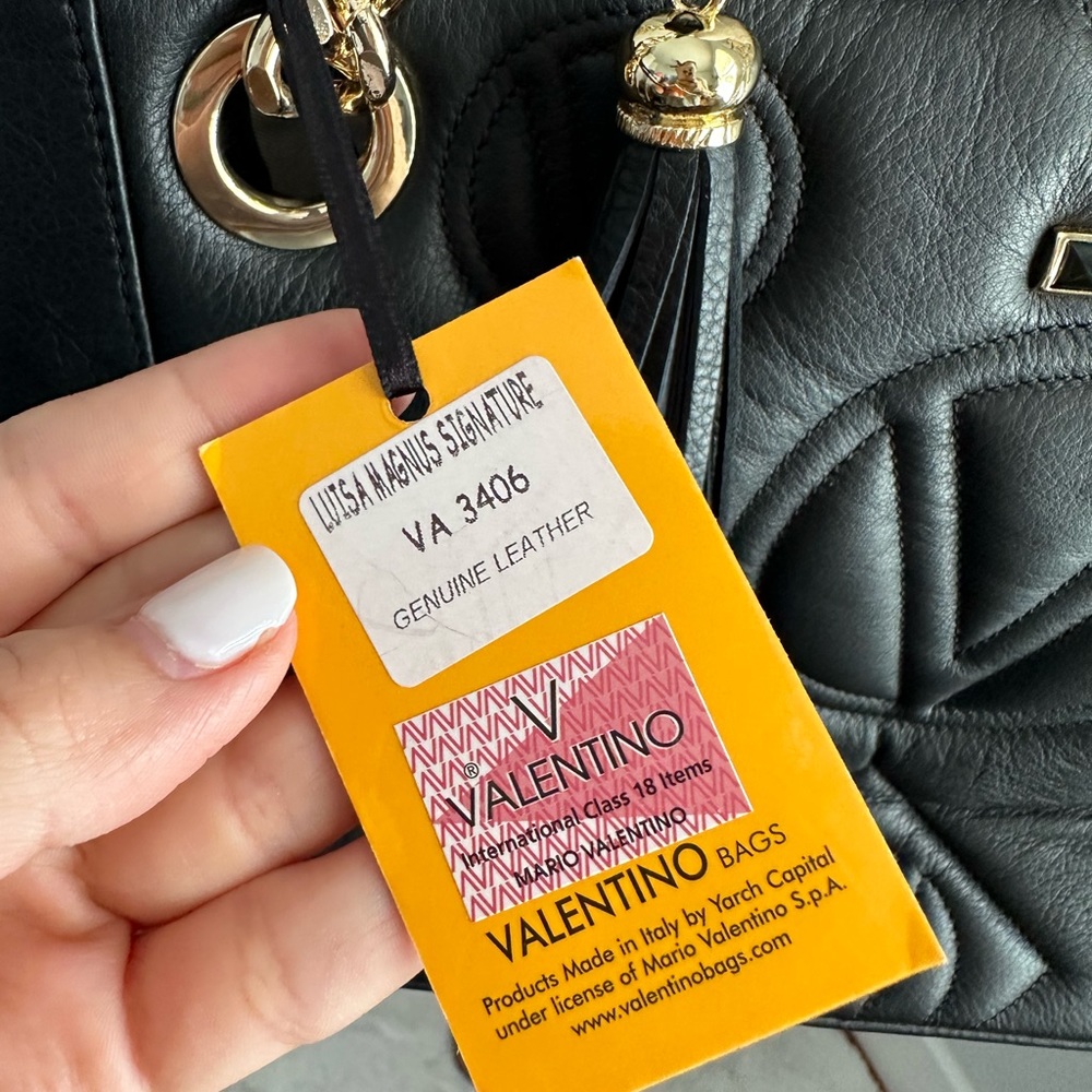 🖤NWT VALENTINO Luisa Magnus Signature LEATHER BLACK PURSE w GOLD CHAIN🖤 - Picture 14 of 16